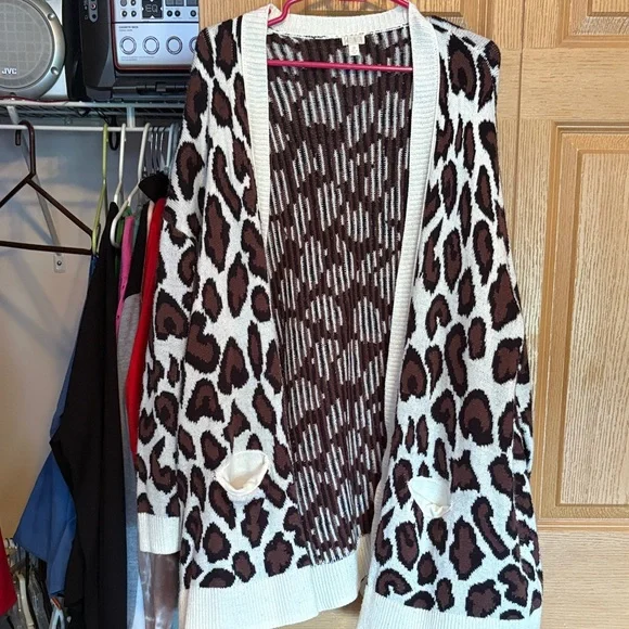 Leopard Print Open Front Cardigan Sweater - Picture 2 of 4